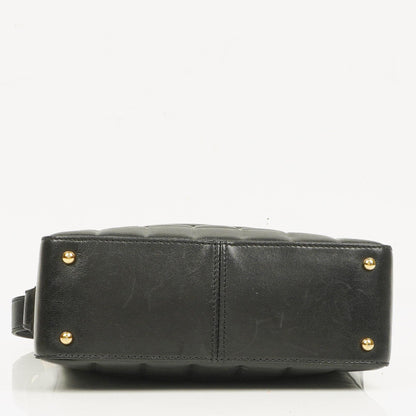 Chanel Chocolate Bar Schultertasche aus schwarzem gestepptem Lammleder