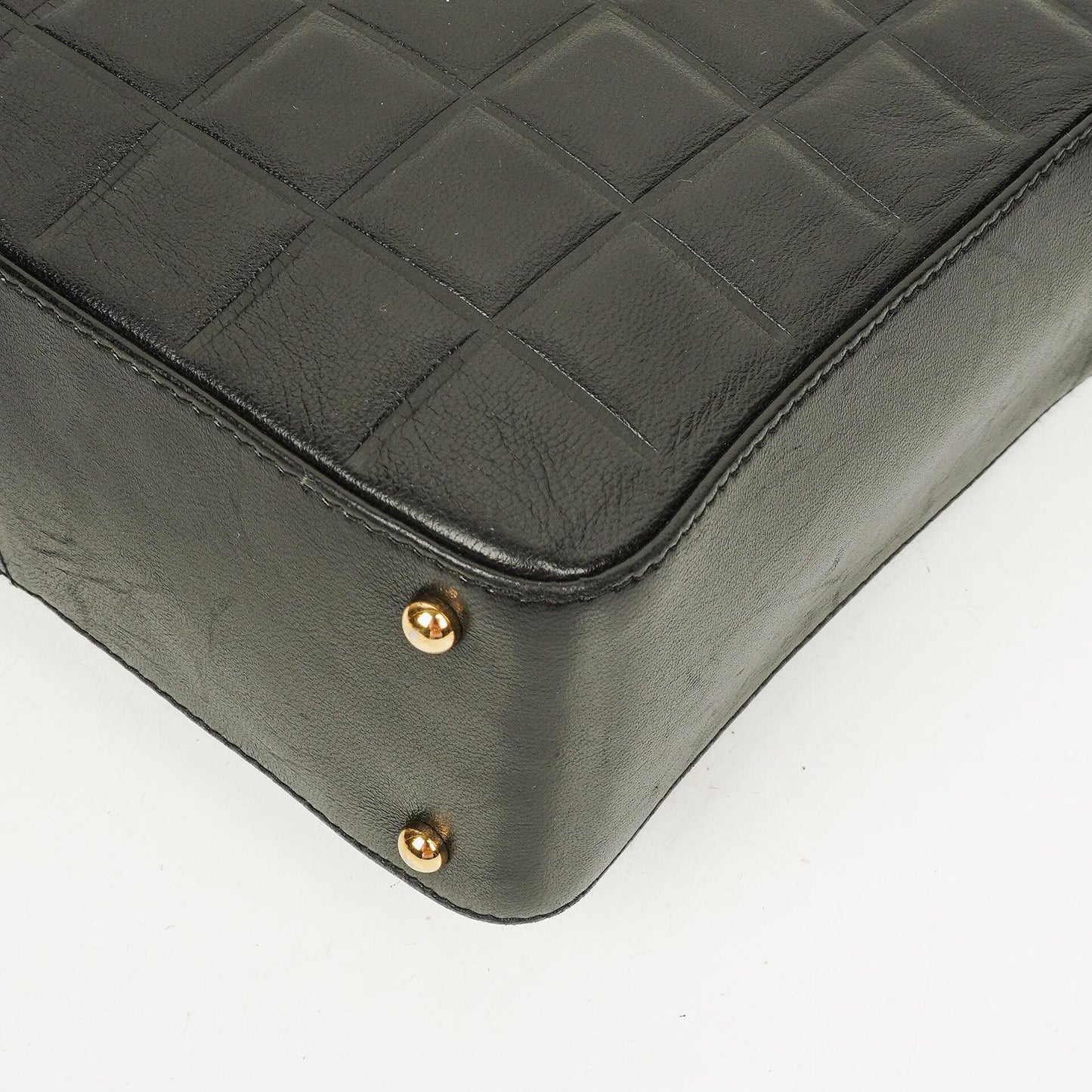 Chanel Chocolate Bar Schultertasche aus schwarzem gestepptem Lammleder