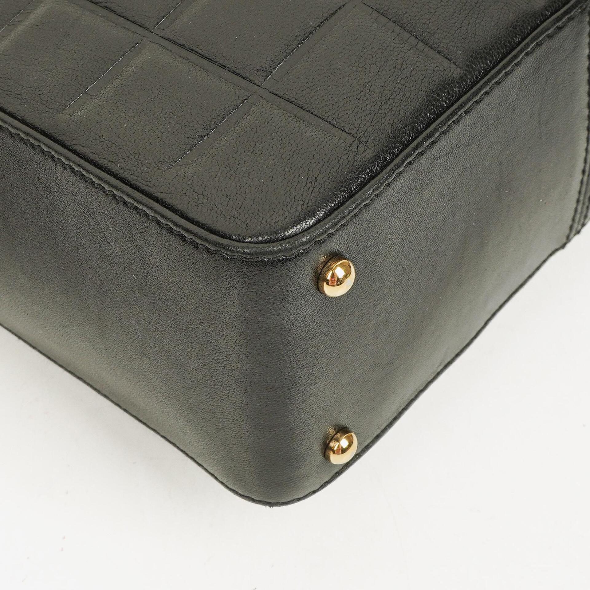 Chanel Chocolate Bar Schultertasche aus schwarzem gestepptem Lammleder