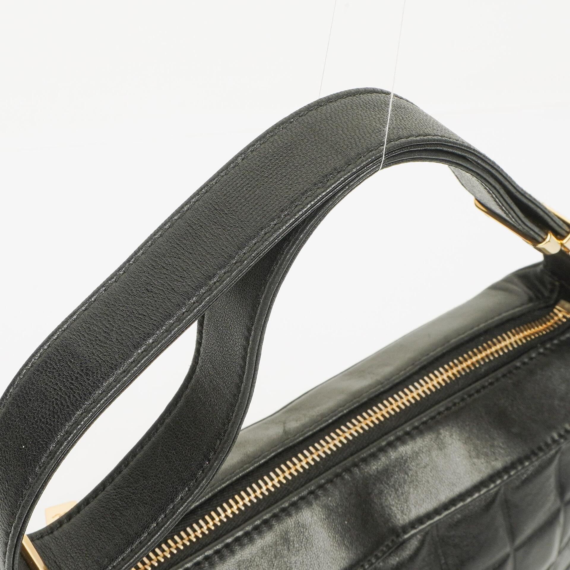 Chanel Chocolate Bar Schultertasche aus schwarzem gestepptem Lammleder