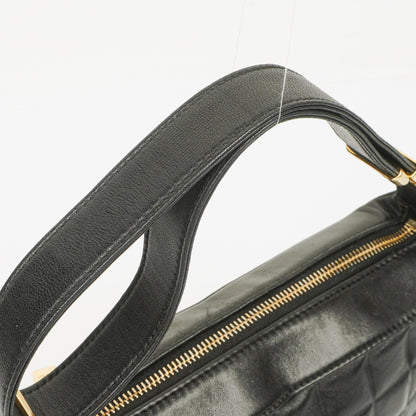 Chanel Chocolate Bar Schultertasche aus schwarzem gestepptem Lammleder