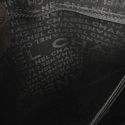 Chanel Chocolate Bar Schultertasche aus schwarzem gestepptem Lammleder