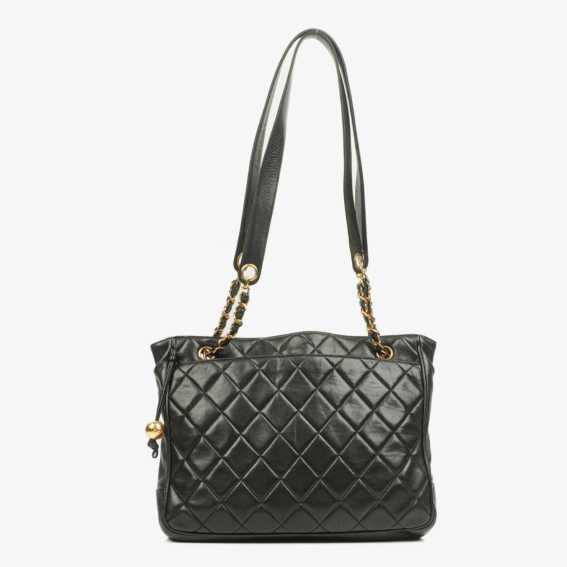 Chanel schwarze gesteppte Shopping-Tote aus Lammleder