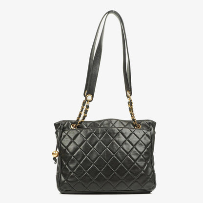 Chanel schwarze gesteppte Shopping-Tote aus Lammleder