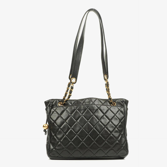 Chanel schwarze gesteppte Shopping-Tote aus Lammleder