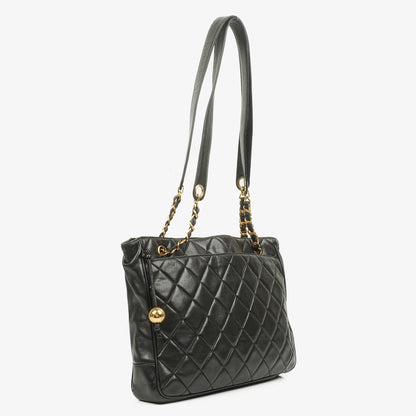 Chanel schwarze gesteppte Shopping-Tote aus Lammleder