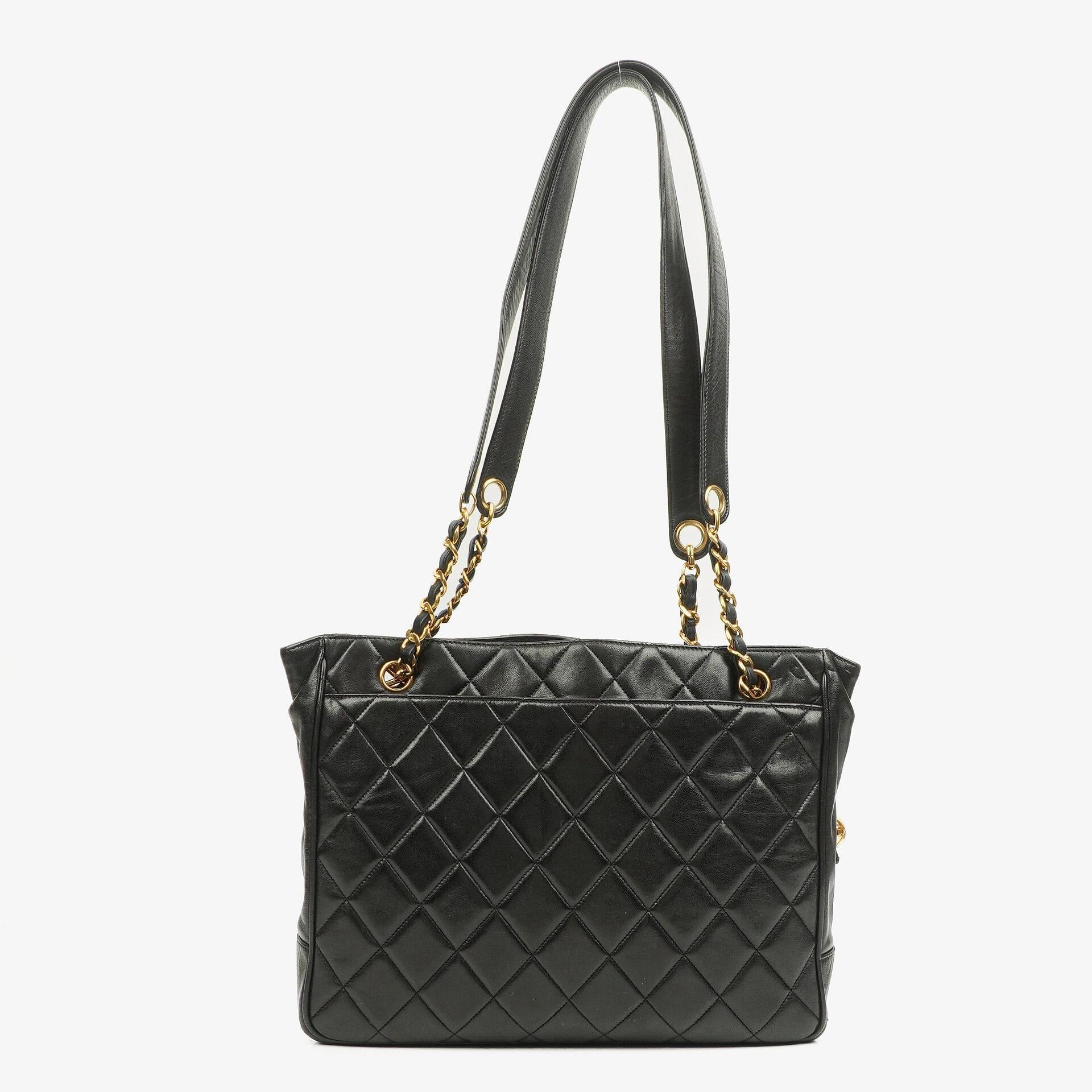 Chanel schwarze gesteppte Shopping-Tote aus Lammleder