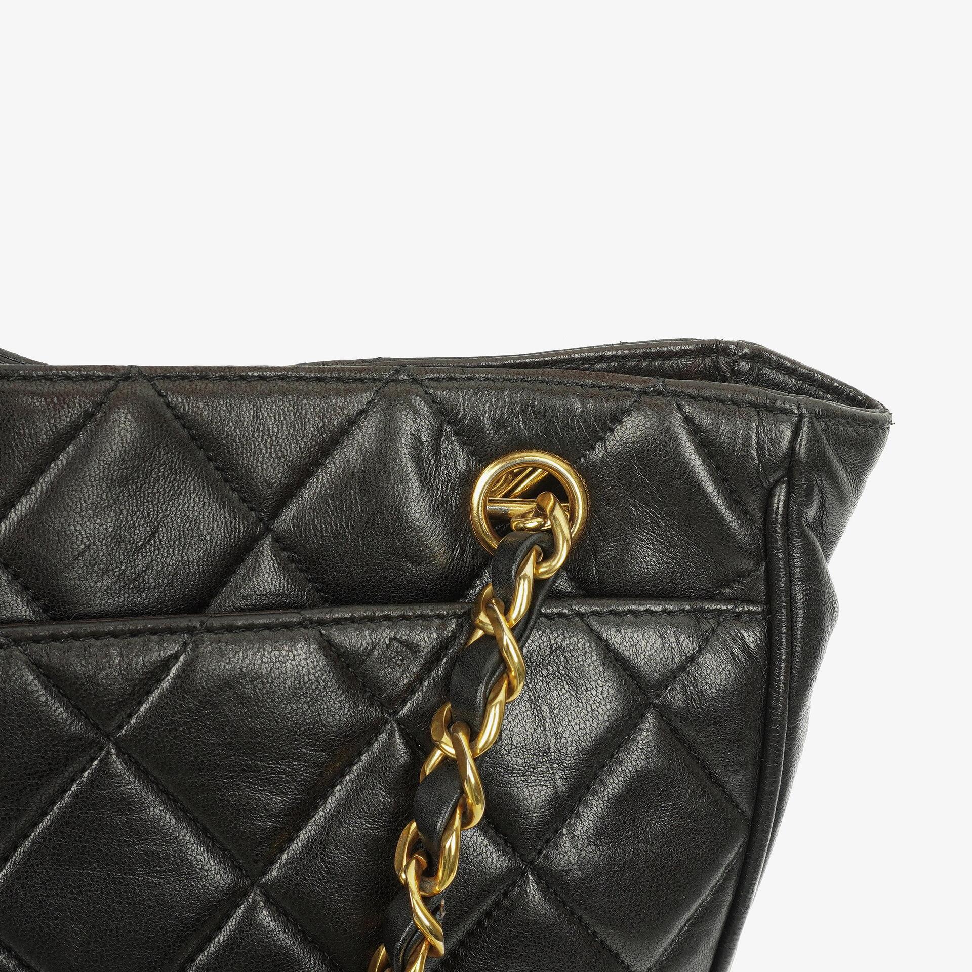 Chanel schwarze gesteppte Shopping-Tote aus Lammleder