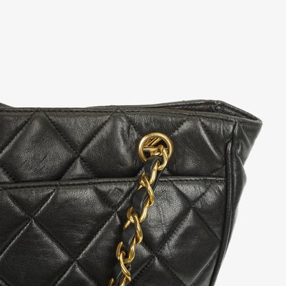 Chanel schwarze gesteppte Shopping-Tote aus Lammleder
