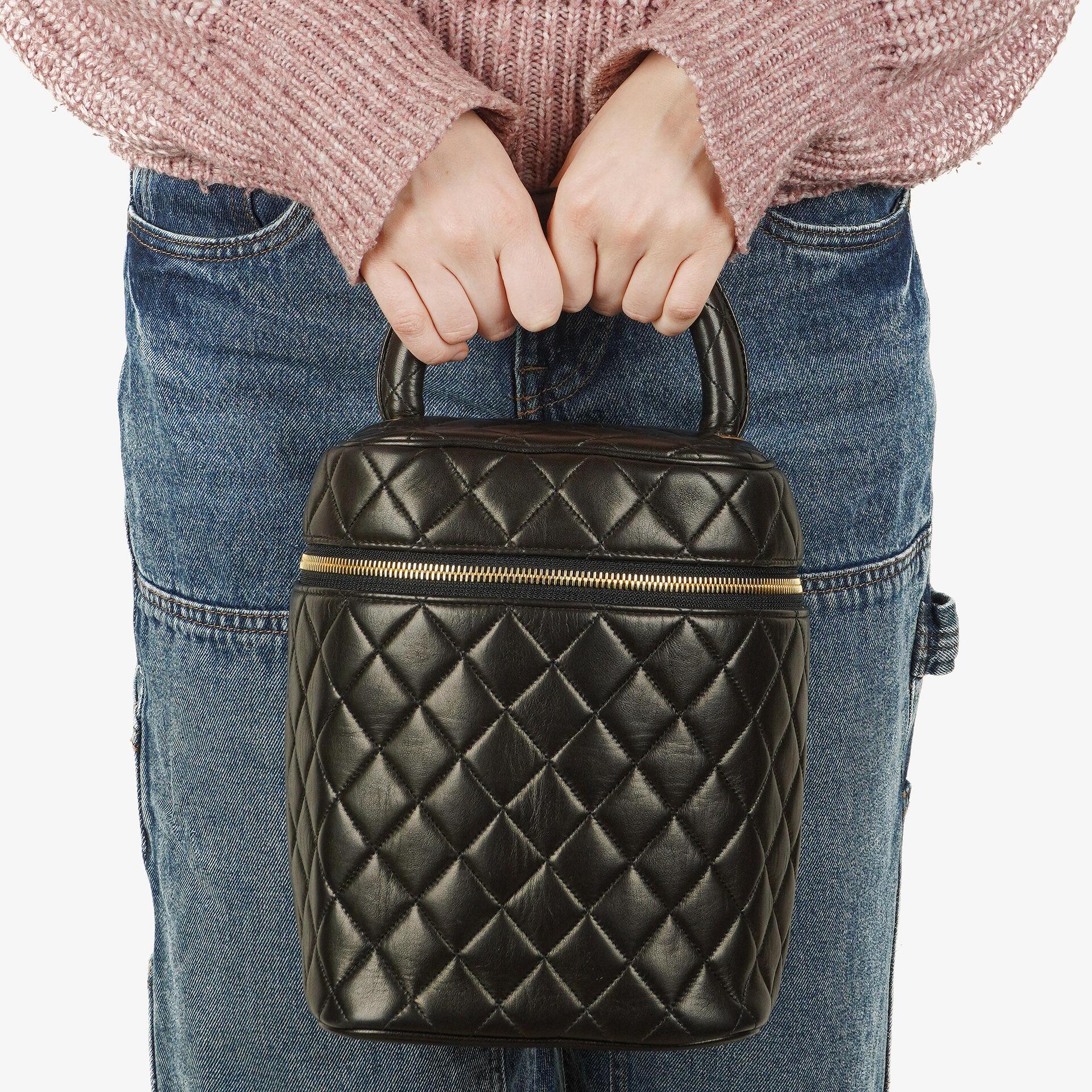Chanel Dunkelbraune Stepp-Leder Kosmetiktasche