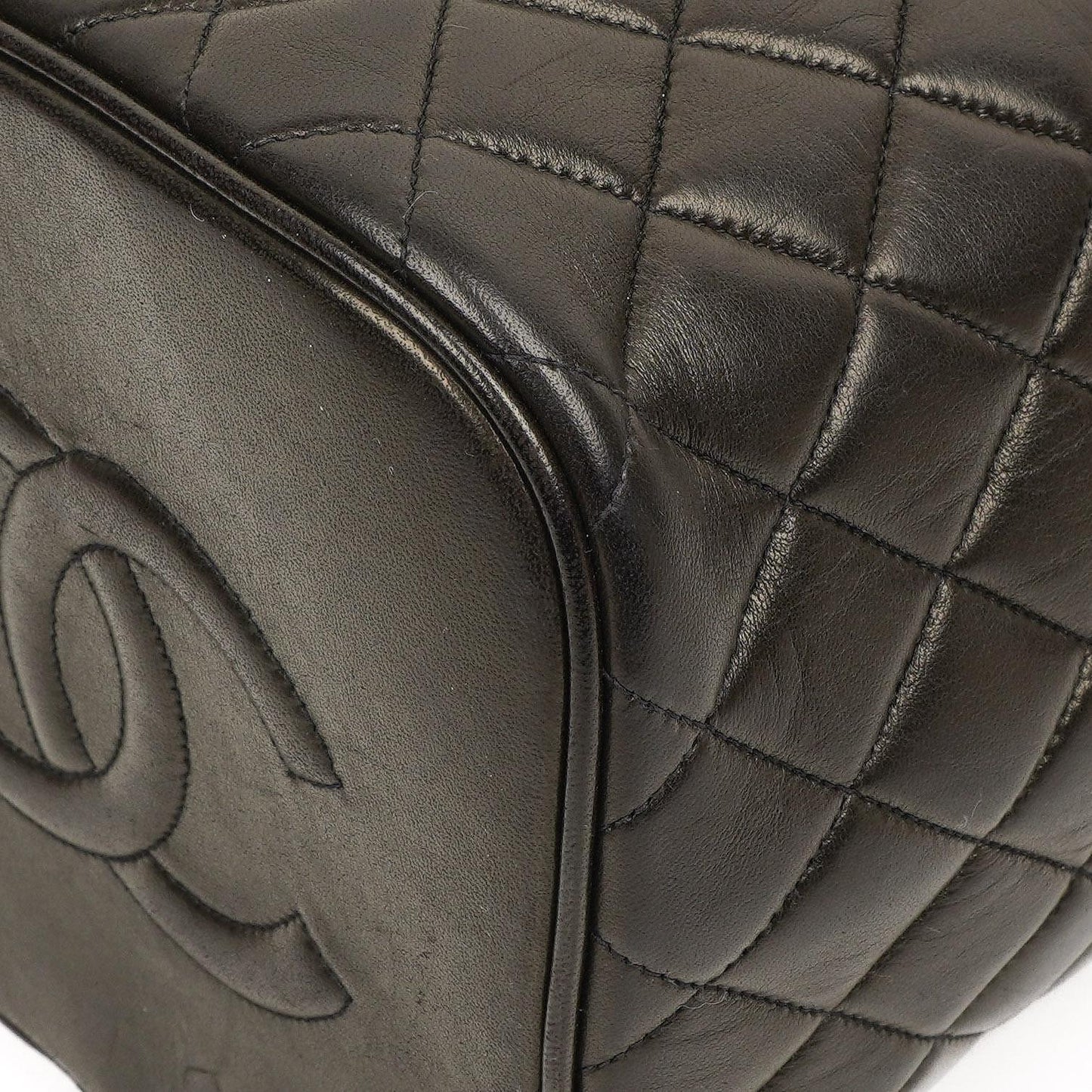 Chanel Dunkelbraune Stepp-Leder Kosmetiktasche