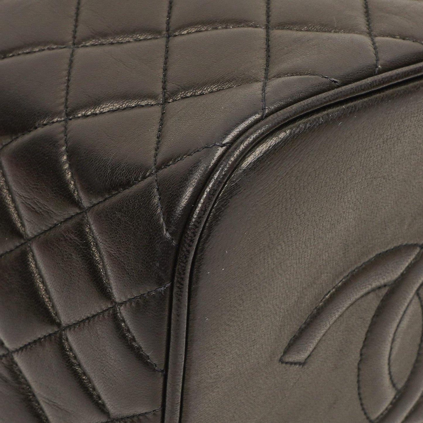 Chanel Dunkelbraune Stepp-Leder Kosmetiktasche