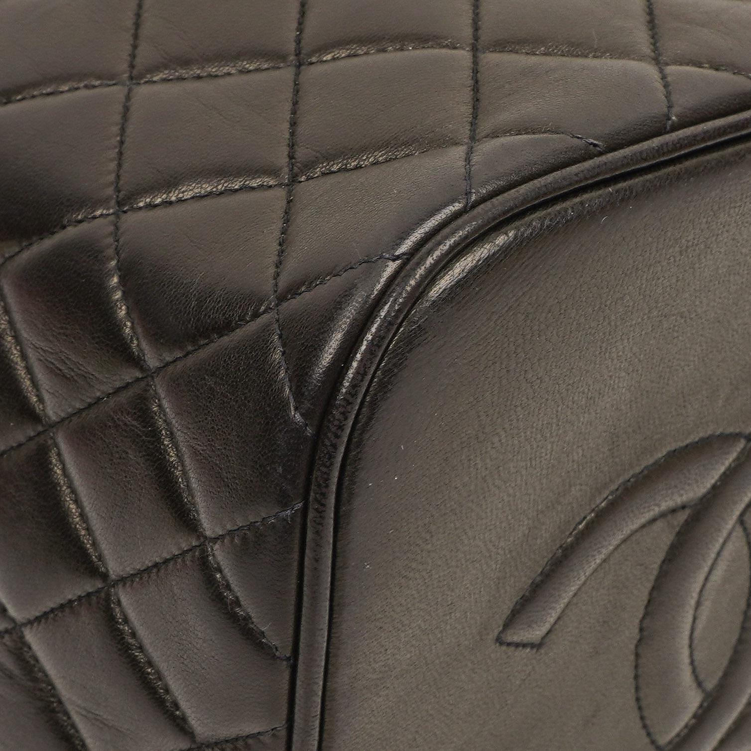 Chanel Dunkelbraune Stepp-Leder Kosmetiktasche