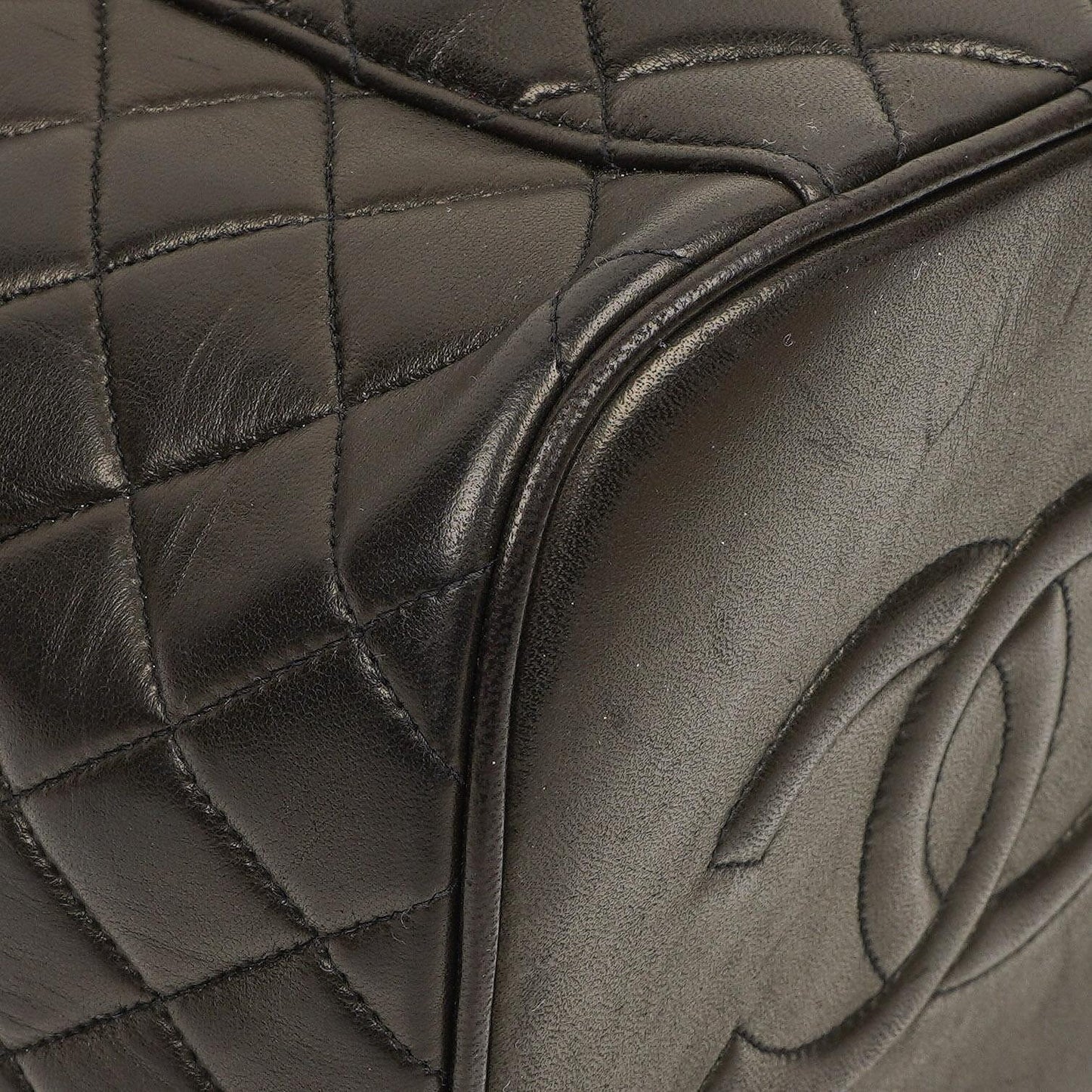 Chanel Dunkelbraune Stepp-Leder Kosmetiktasche