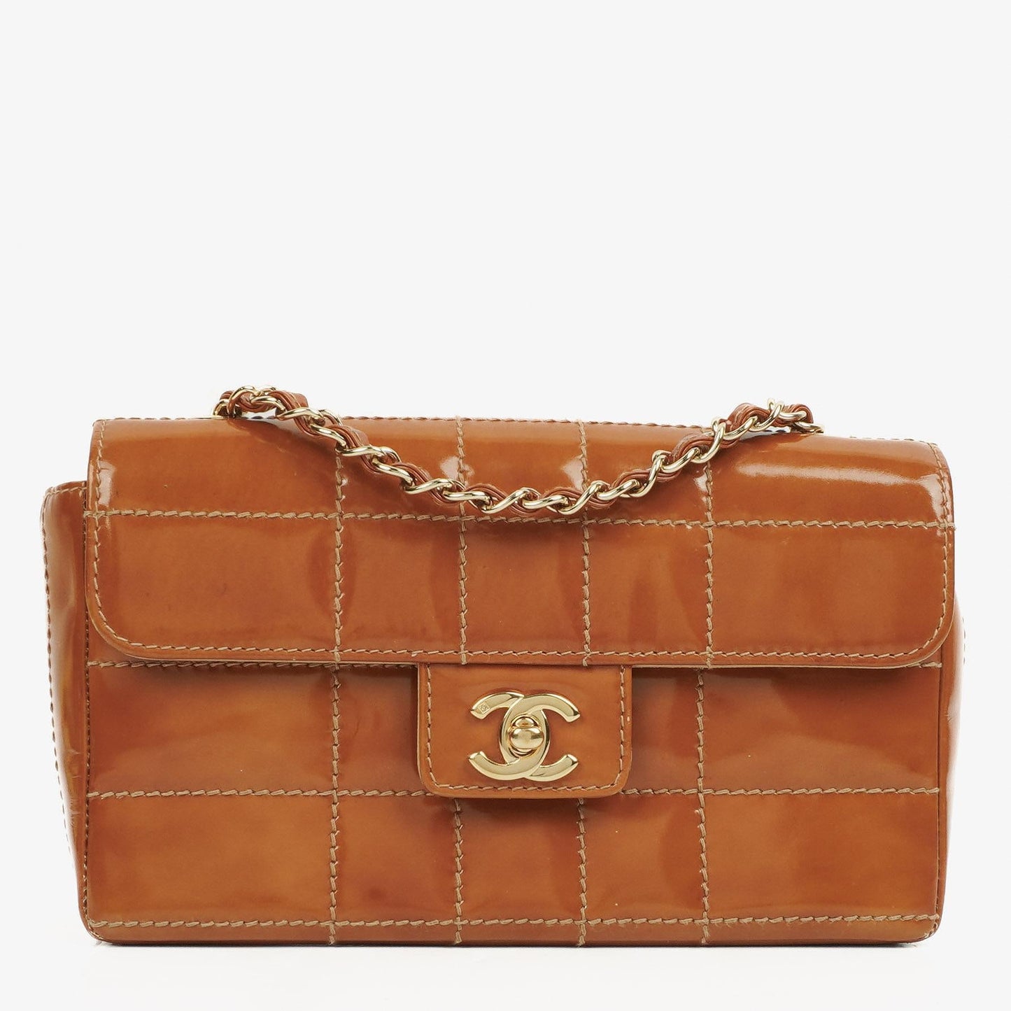 Chanel Chocolate Bar Flap Tasche aus gestepptem Patentleder
