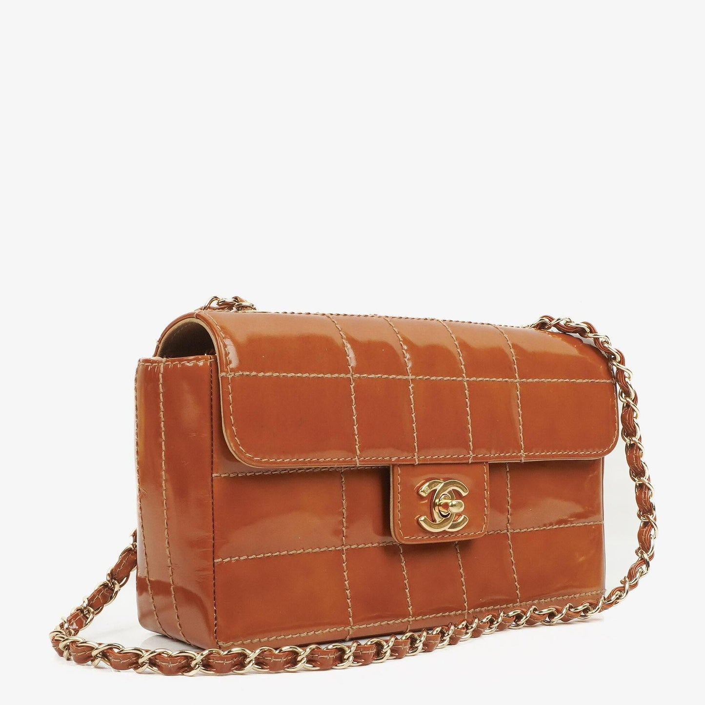 Chanel Chocolate Bar Flap Tasche aus gestepptem Patentleder