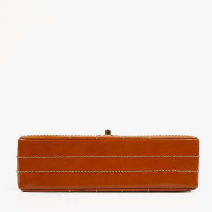 Chanel Chocolate Bar Flap Tasche aus gestepptem Patentleder