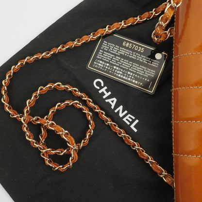 Chanel Chocolate Bar Flap Tasche aus gestepptem Patentleder