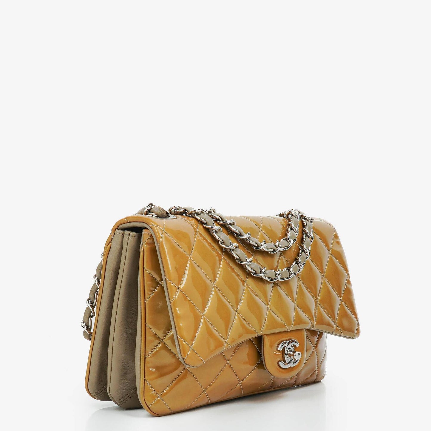 Chanel Flap Bag aus gestepptem Lackleder mit silberfarbener Hardware