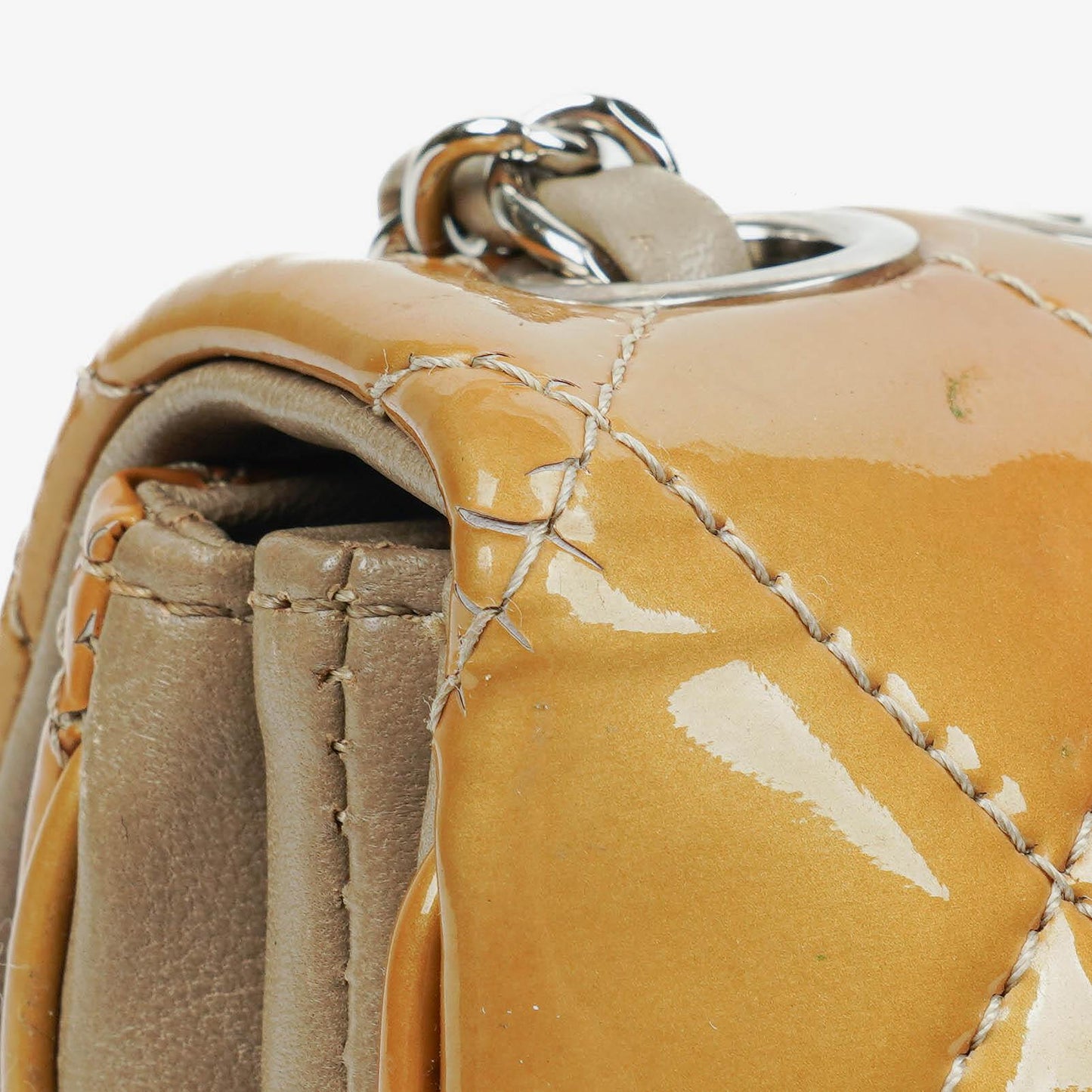 Chanel Flap Bag aus gestepptem Lackleder mit silberfarbener Hardware
