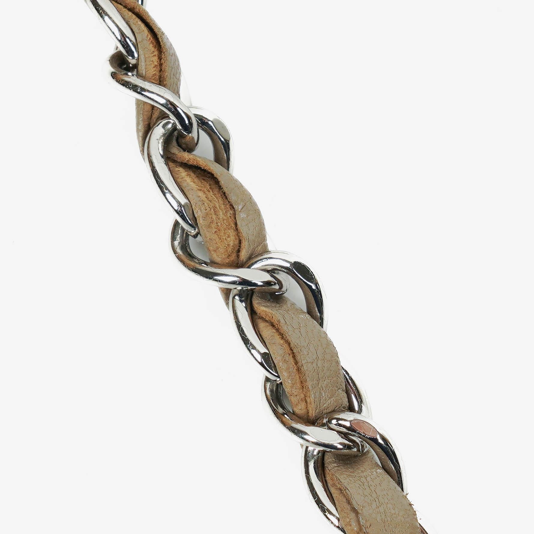 Chanel Flap Bag aus gestepptem Lackleder mit silberfarbener Hardware