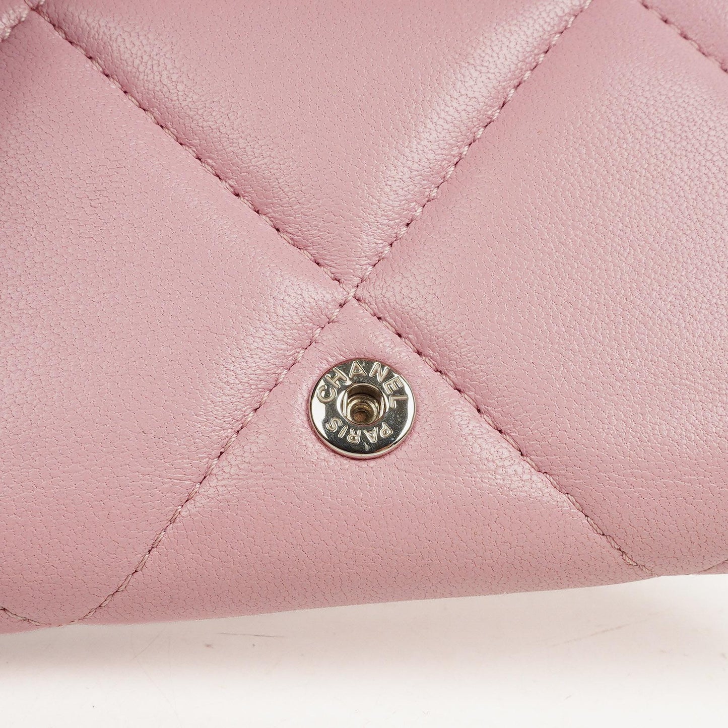 Chanel 19 Kleine Flap Geldbörse in Pink, gesteppt