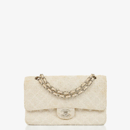 Chanel Medium Doppelklappentasche aus gestepptem Tweed