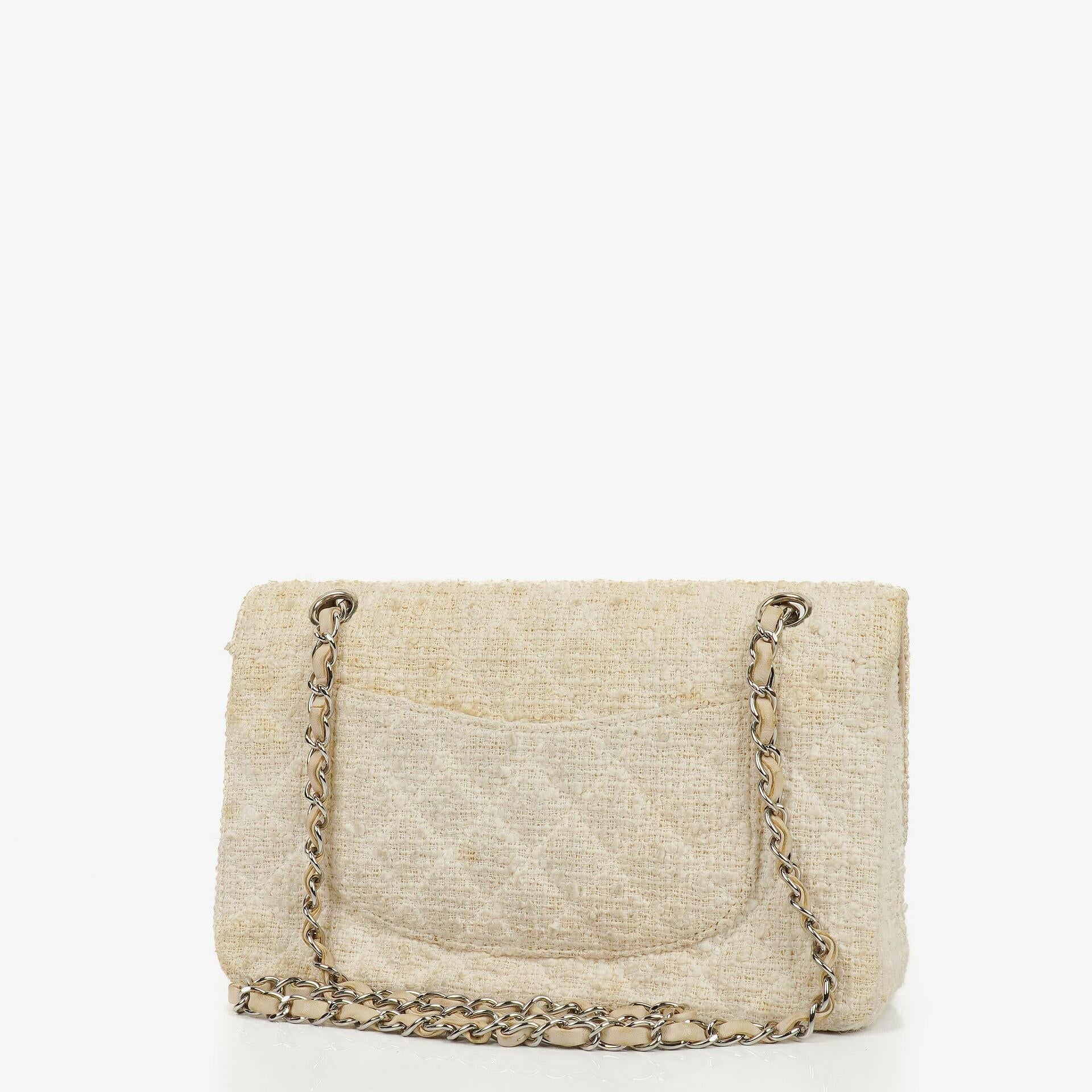 Chanel Medium Doppelklappentasche aus gestepptem Tweed