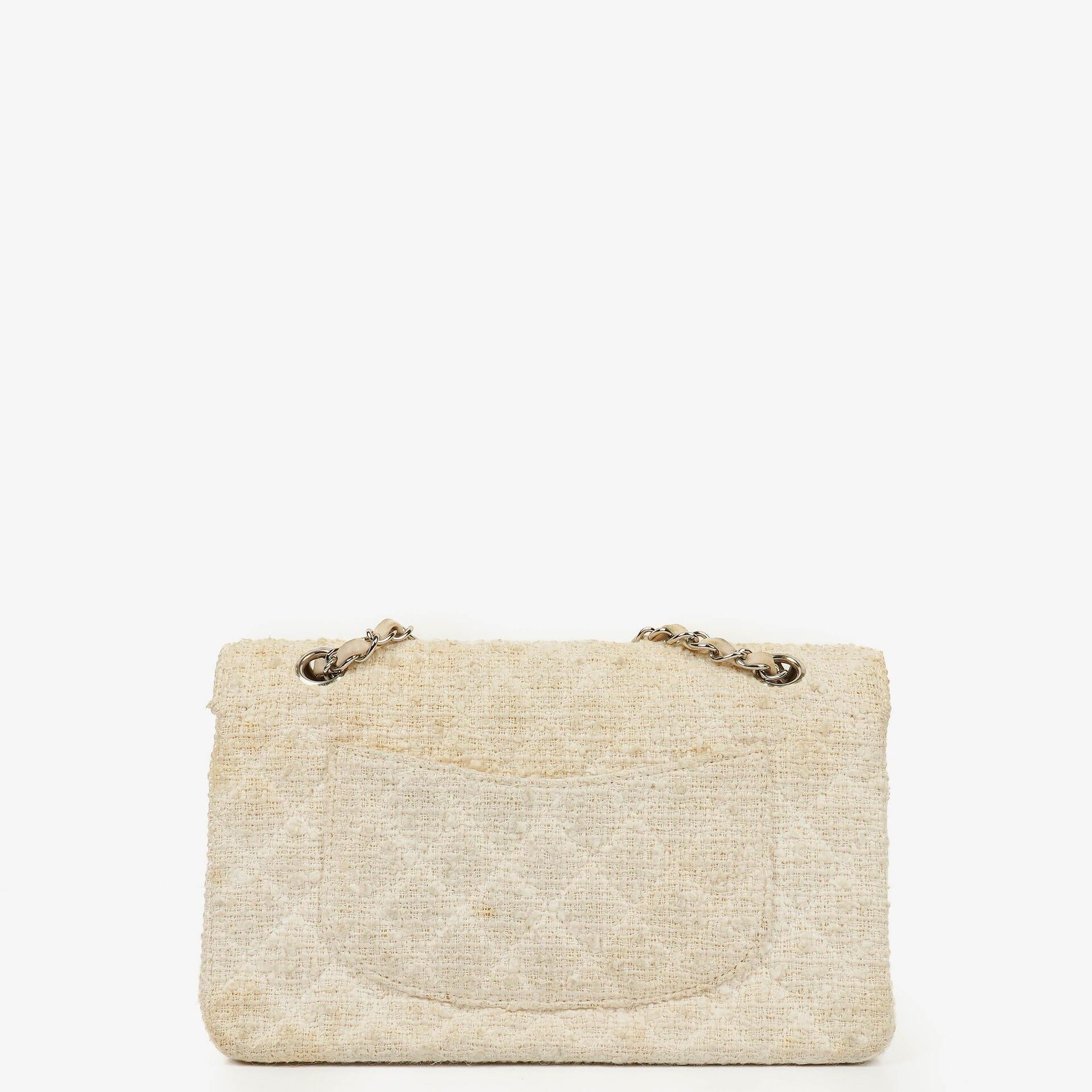 Chanel Medium Doppelklappentasche aus gestepptem Tweed