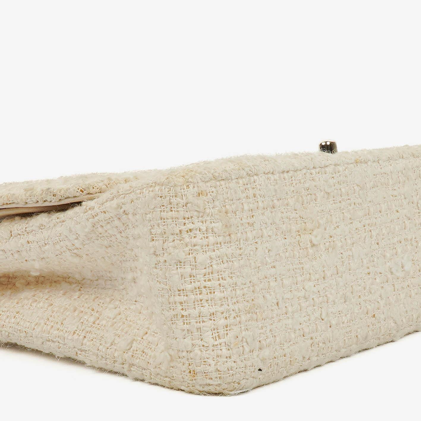 Chanel Medium Doppelklappentasche aus gestepptem Tweed