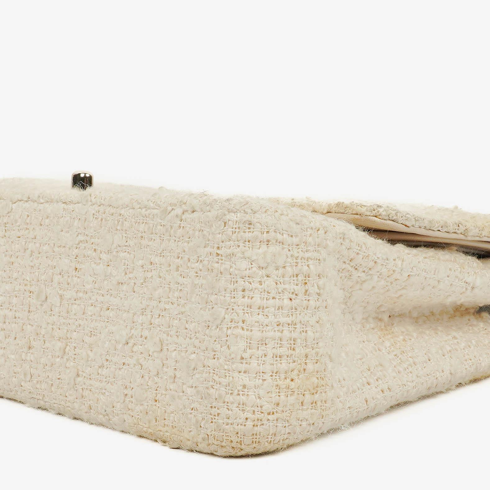 Chanel Medium Doppelklappentasche aus gestepptem Tweed