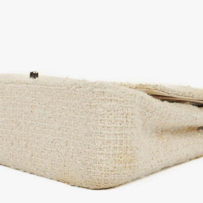 Chanel Medium Doppelklappentasche aus gestepptem Tweed