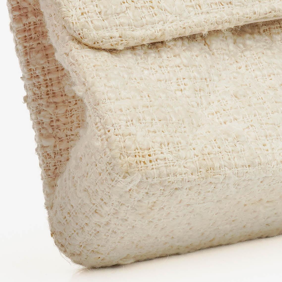 Chanel Medium Doppelklappentasche aus gestepptem Tweed