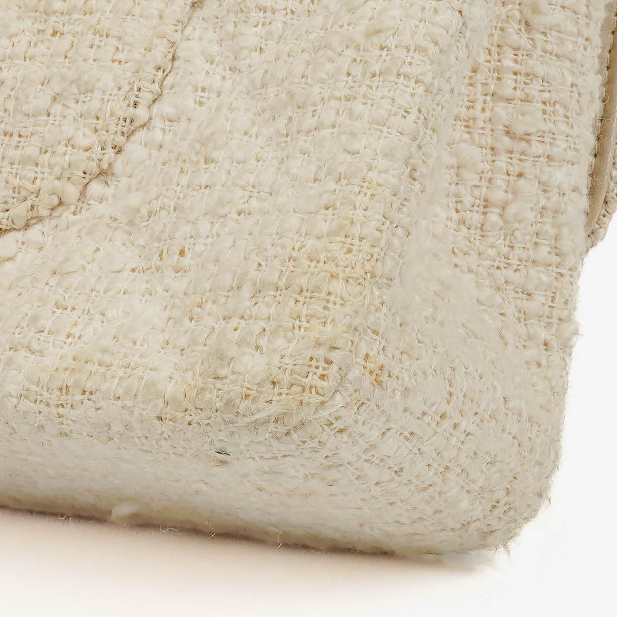 Chanel Medium Doppelklappentasche aus gestepptem Tweed