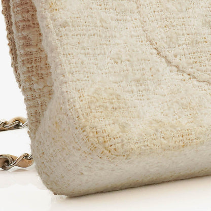 Chanel Medium Doppelklappentasche aus gestepptem Tweed