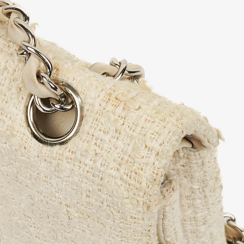 Chanel Medium Doppelklappentasche aus gestepptem Tweed