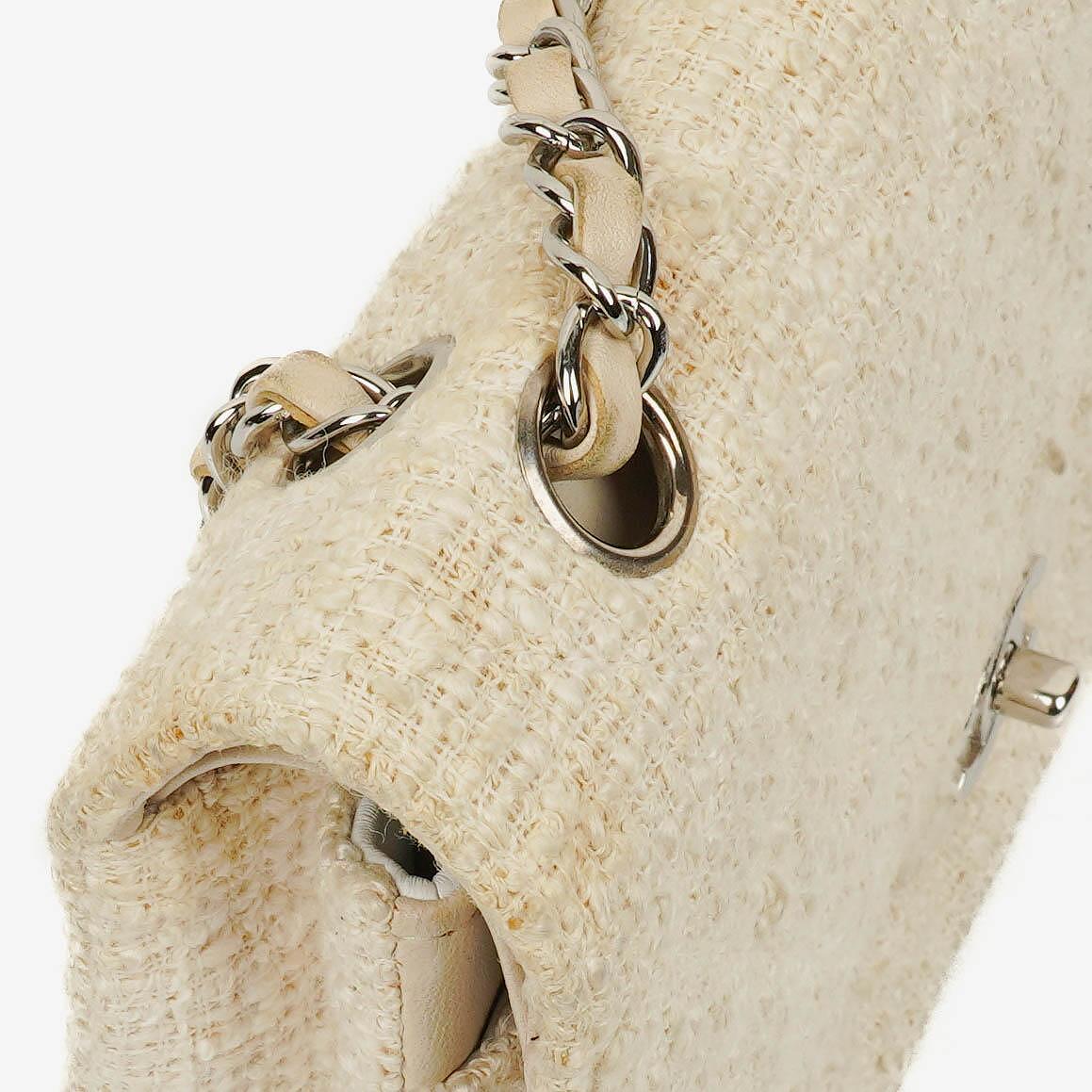 Chanel Medium Doppelklappentasche aus gestepptem Tweed