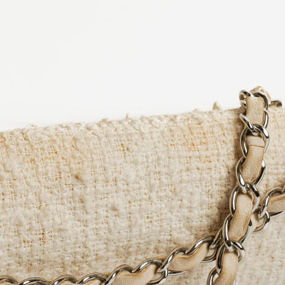 Chanel Medium Doppelklappentasche aus gestepptem Tweed
