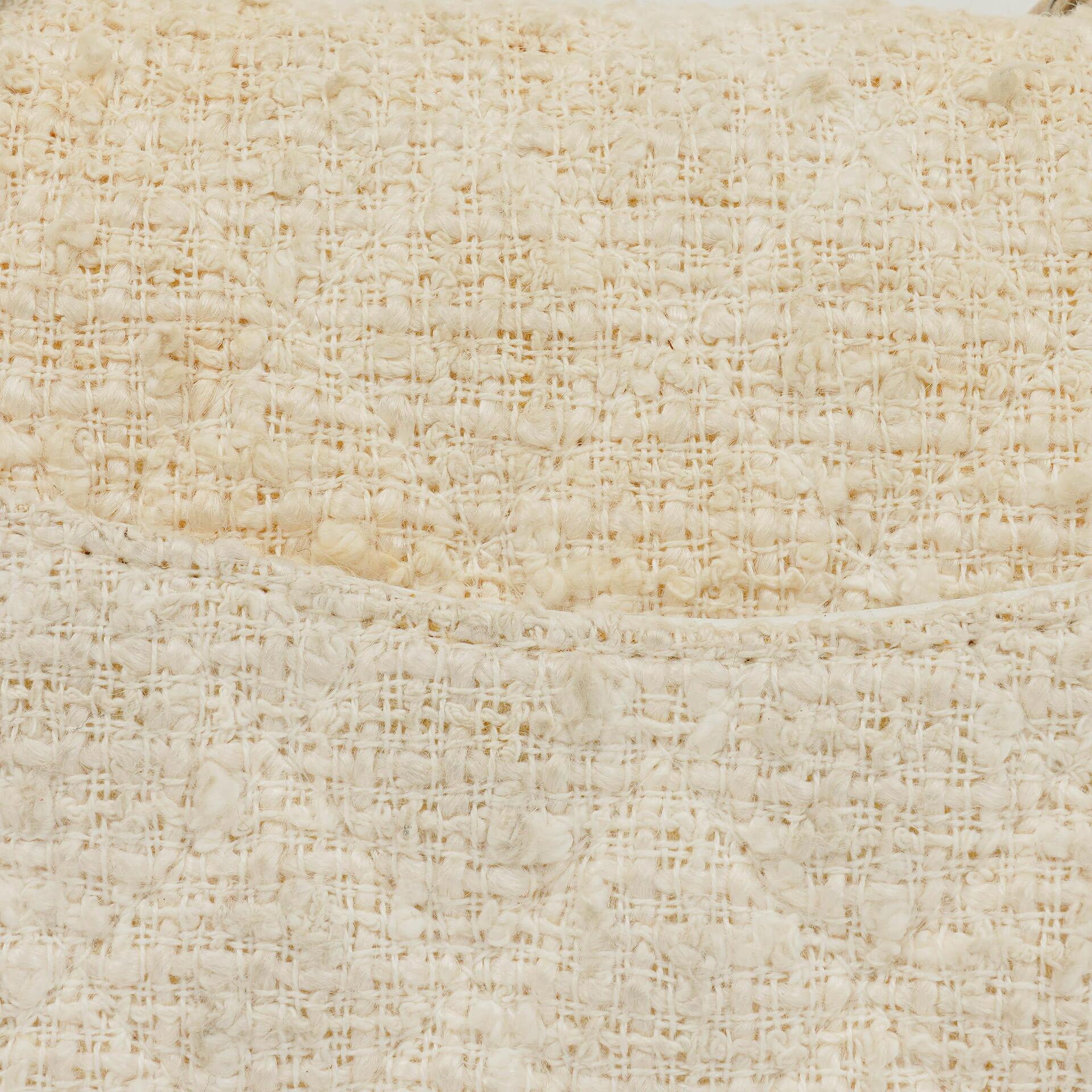 Chanel Medium Doppelklappentasche aus gestepptem Tweed