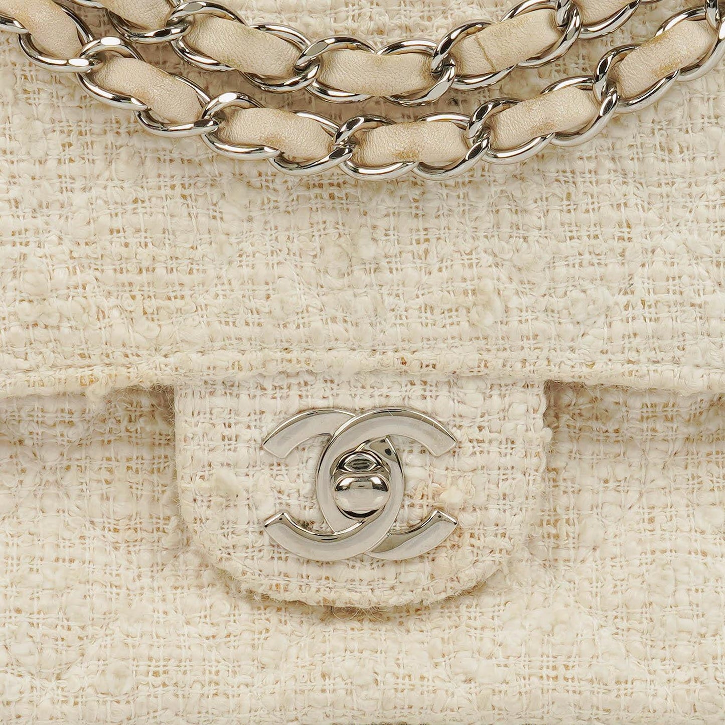 Chanel Medium Doppelklappentasche aus gestepptem Tweed
