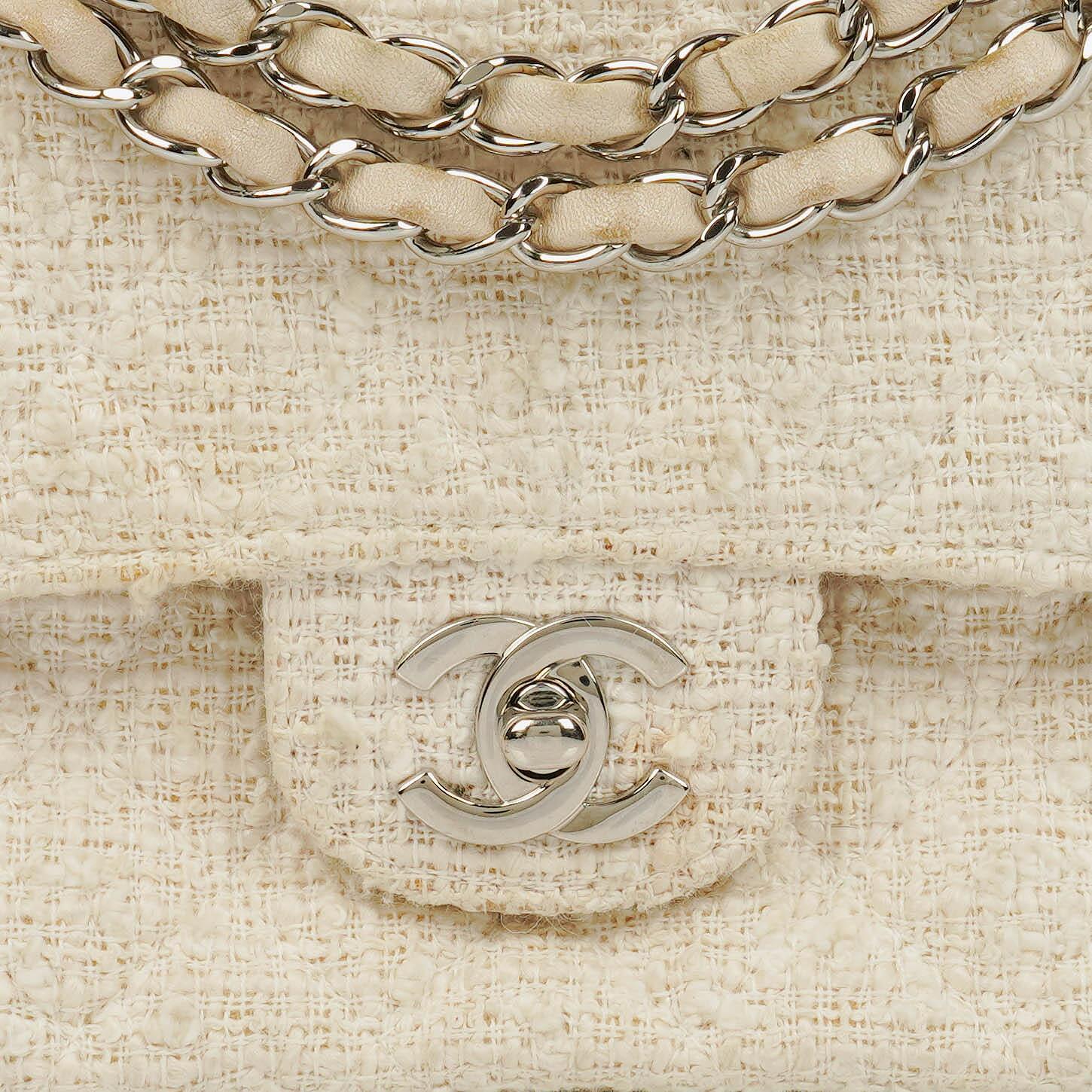 Chanel Medium Doppelklappentasche aus gestepptem Tweed