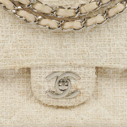 Chanel Medium Doppelklappentasche aus gestepptem Tweed