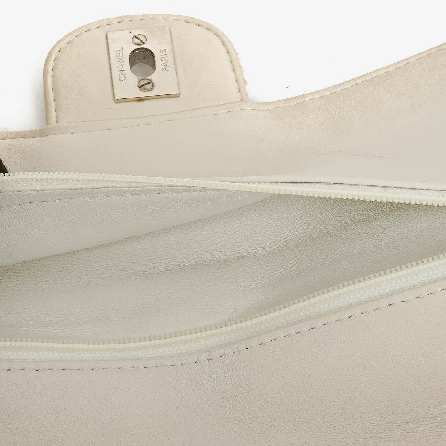 Chanel Medium Doppelklappentasche aus gestepptem Tweed