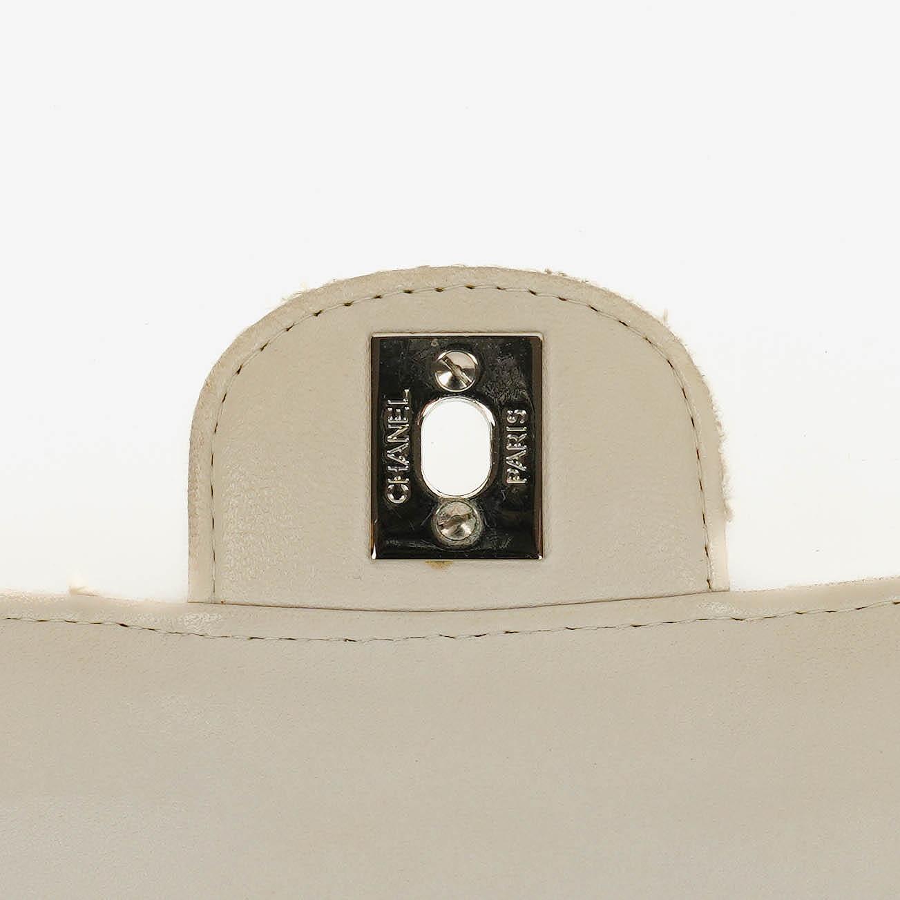 Chanel Medium Doppelklappentasche aus gestepptem Tweed