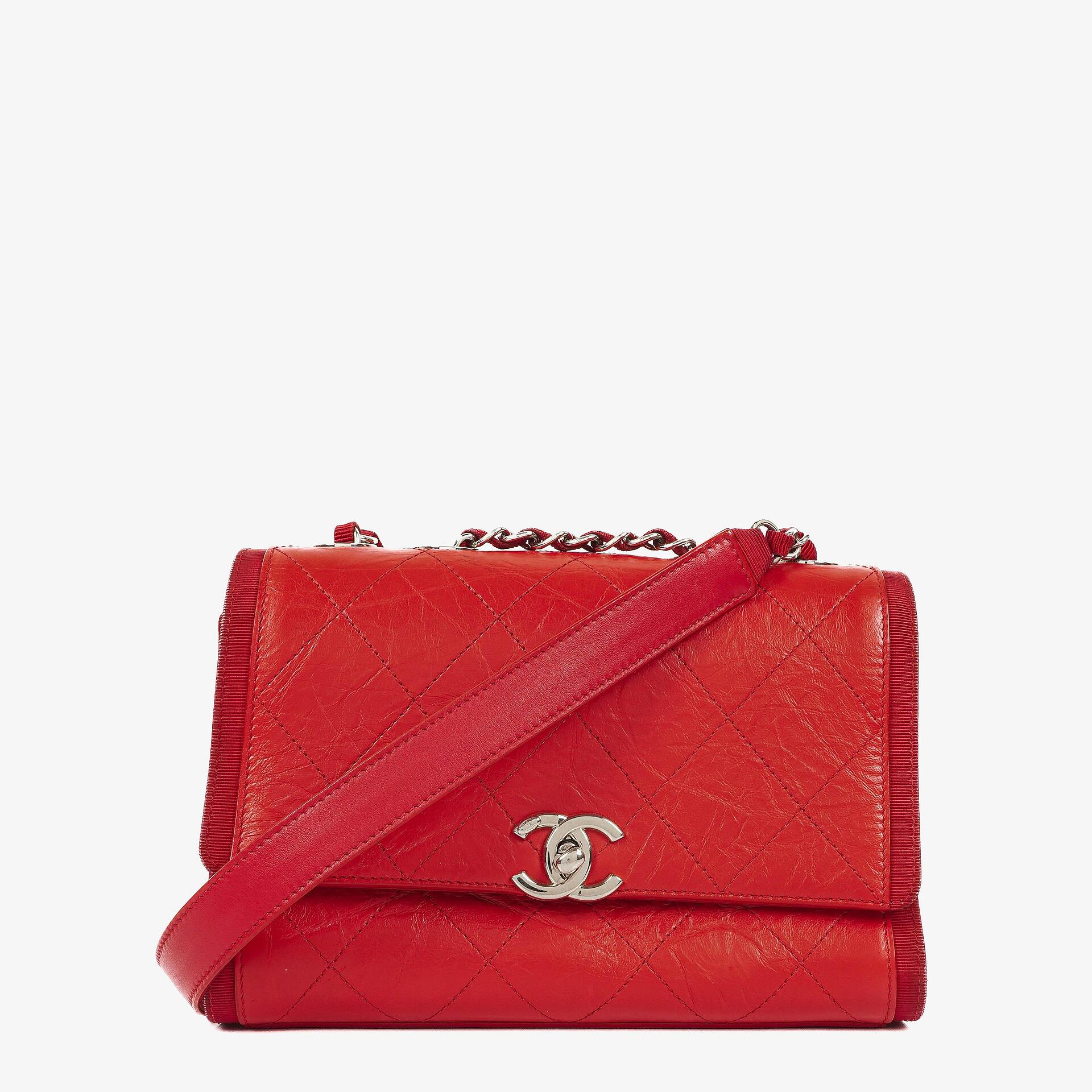 Chanel Flap Bag aus rotem zerknittertem Kalbsleder