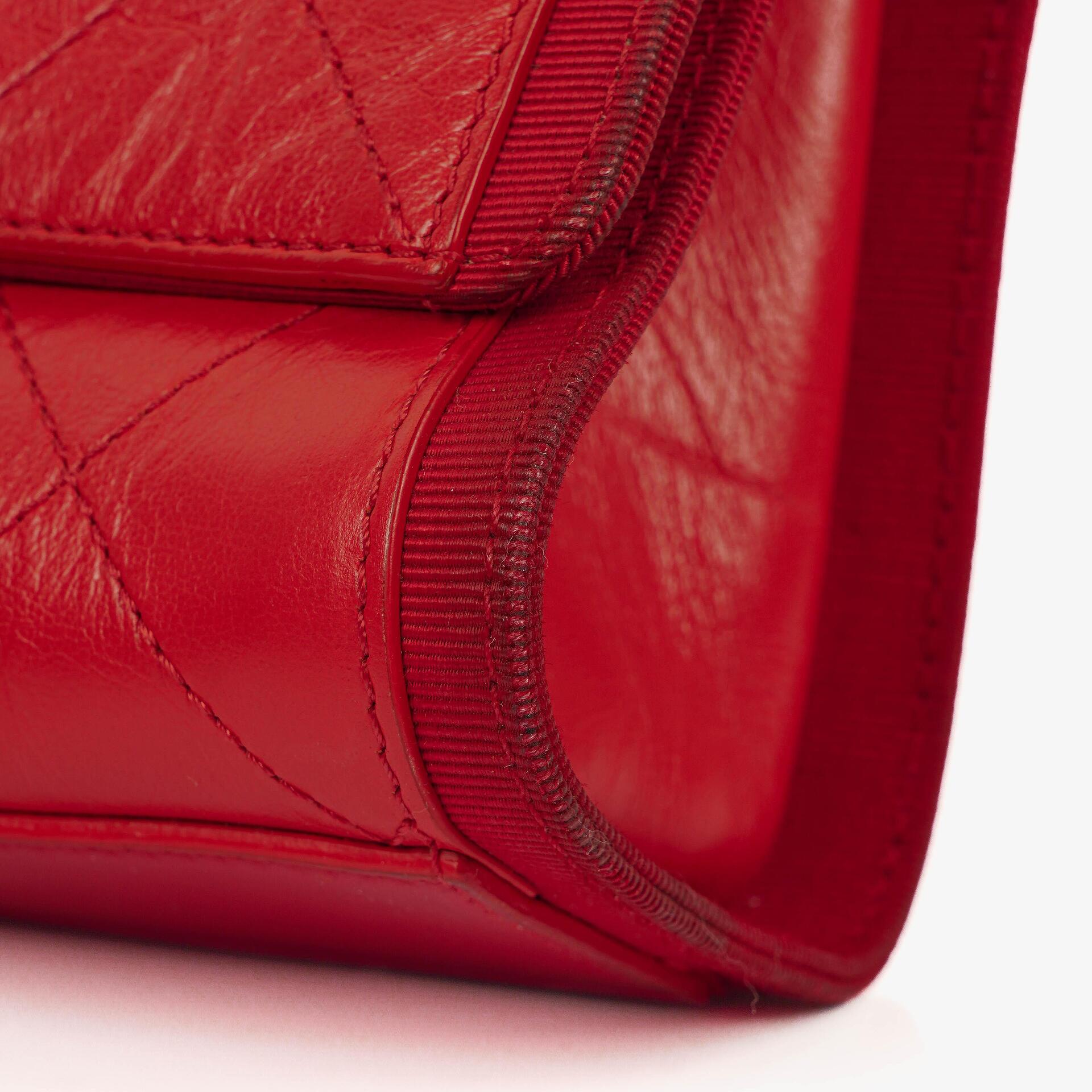 Chanel Flap Bag aus rotem zerknittertem Kalbsleder