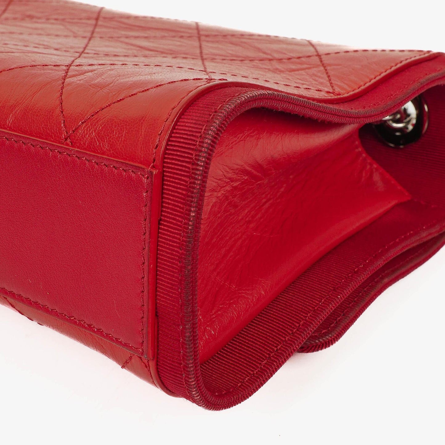 Chanel Flap Bag aus rotem zerknittertem Kalbsleder