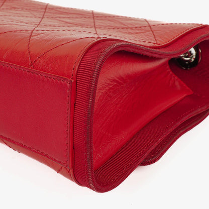 Chanel Flap Bag aus rotem zerknittertem Kalbsleder