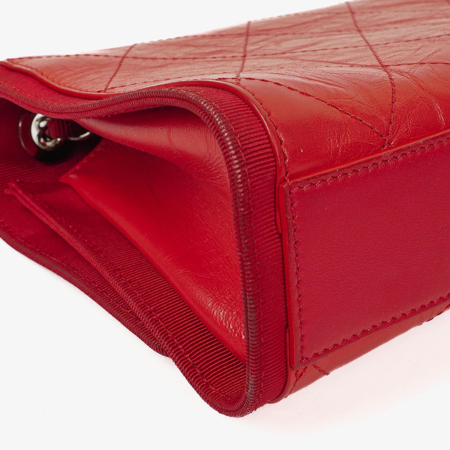 Chanel Flap Bag aus rotem zerknittertem Kalbsleder