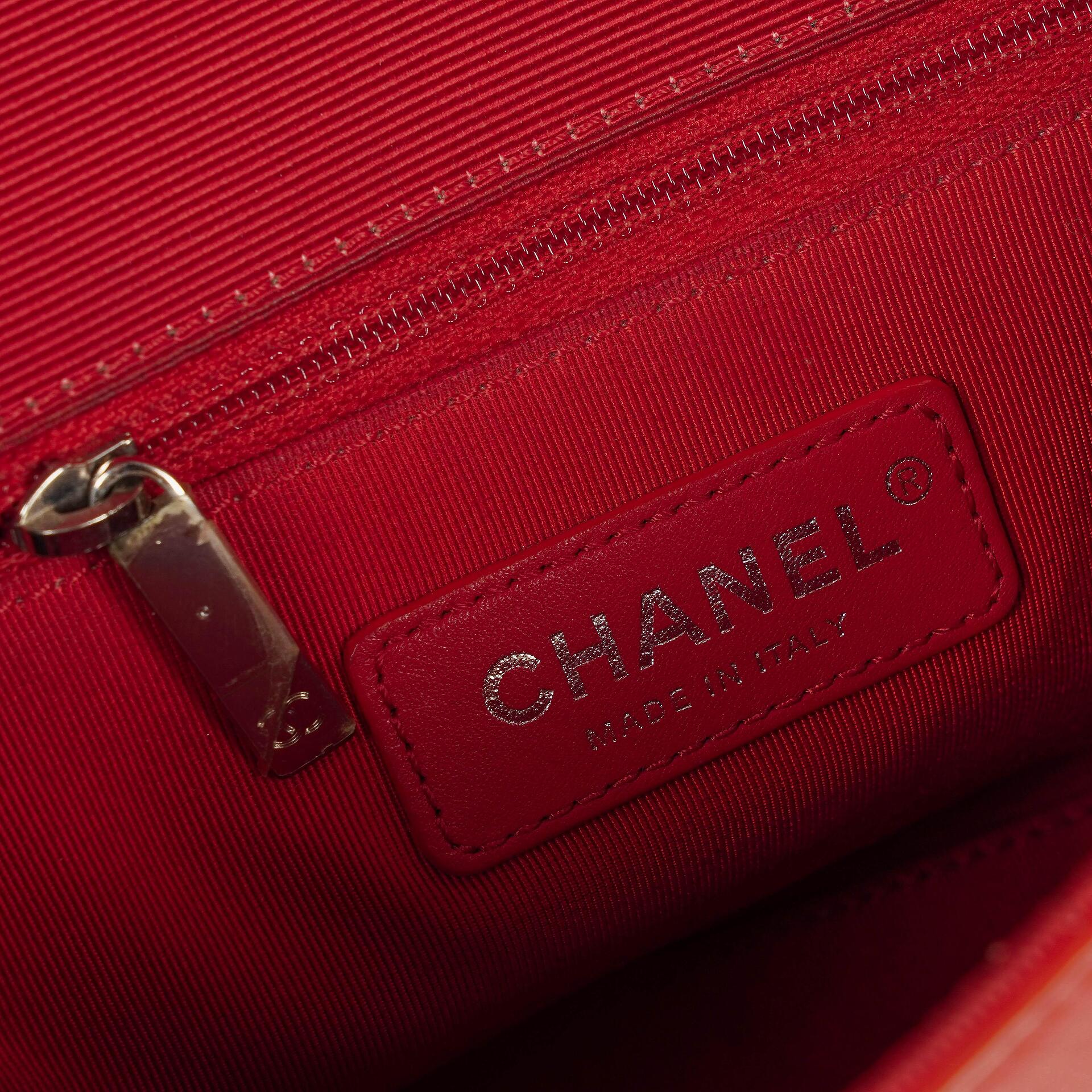 Chanel Flap Bag aus rotem zerknittertem Kalbsleder
